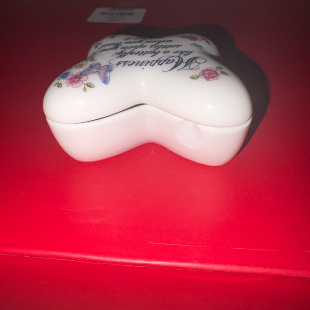 Avon White Butterfly Trinket Box with Pink & Blue Floral Accents - Picture 6 of 9